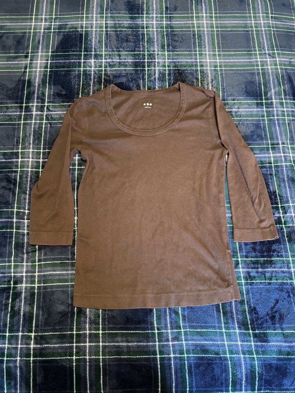 Thethreedots Brown 3/4 sleeve top with a fitted fit. Size M.